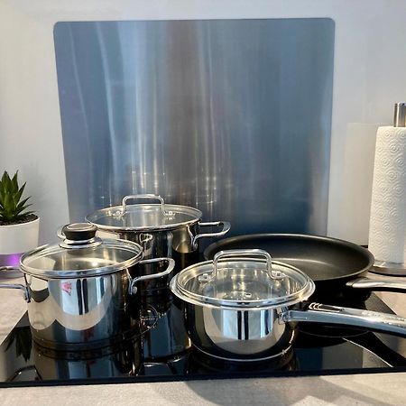 Living At Saarpartments - Adultsonly - Business & Holiday Homes With Kitchen For Long- And Short Term Stay, 3 Min To St Johanner Markt And Points Of Interest Саарбрюкен Екстер'єр фото